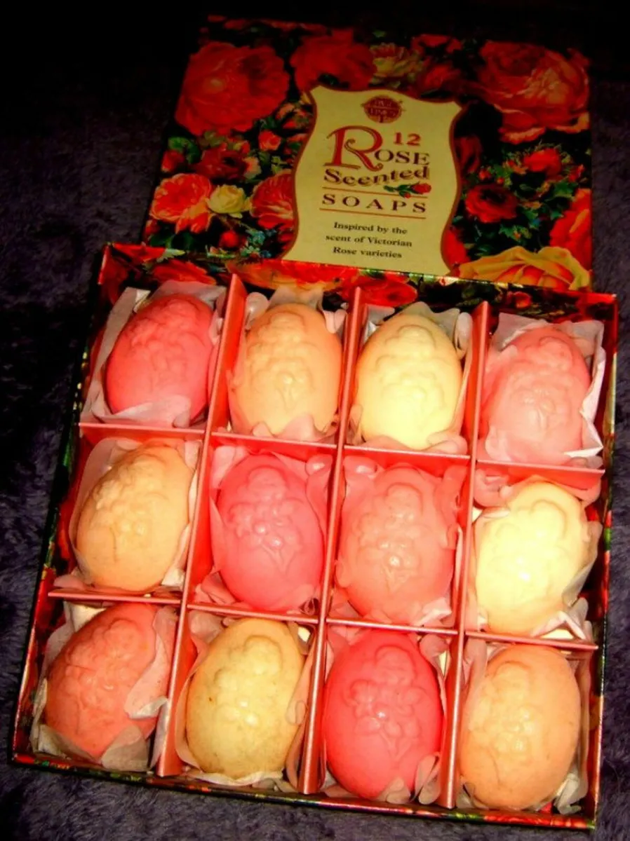 BNIB Harrods Rose 'Past Times' Soaps - Image 4