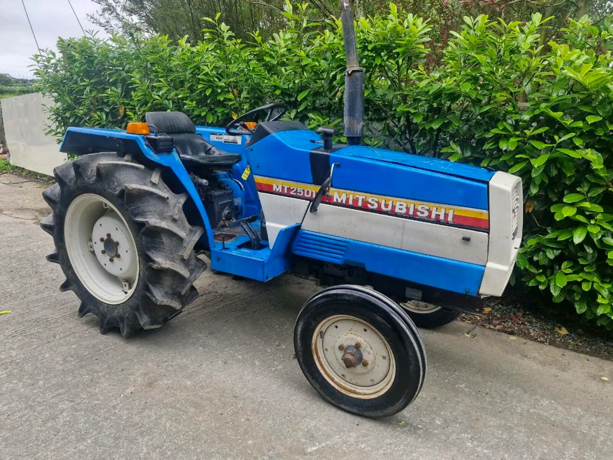 Compact tractor - Image 1