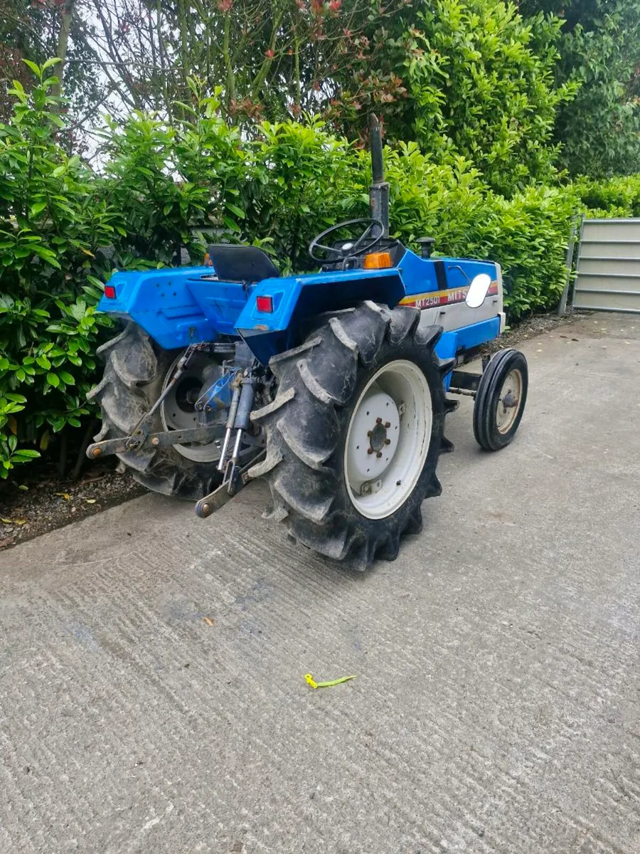 Compact tractor - Image 2