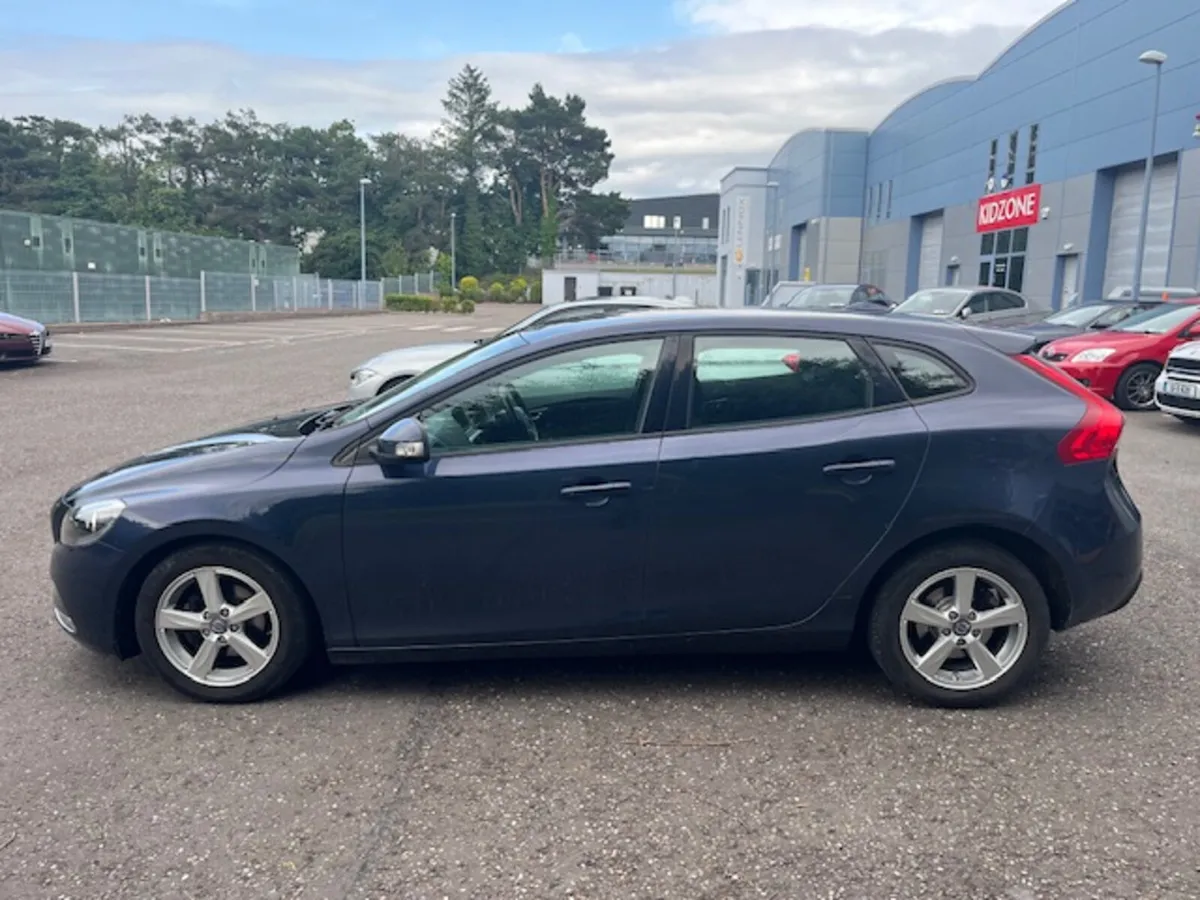 1.6 D2 ES 112BHP 5DR SE - HIGH SPEC - Image 4