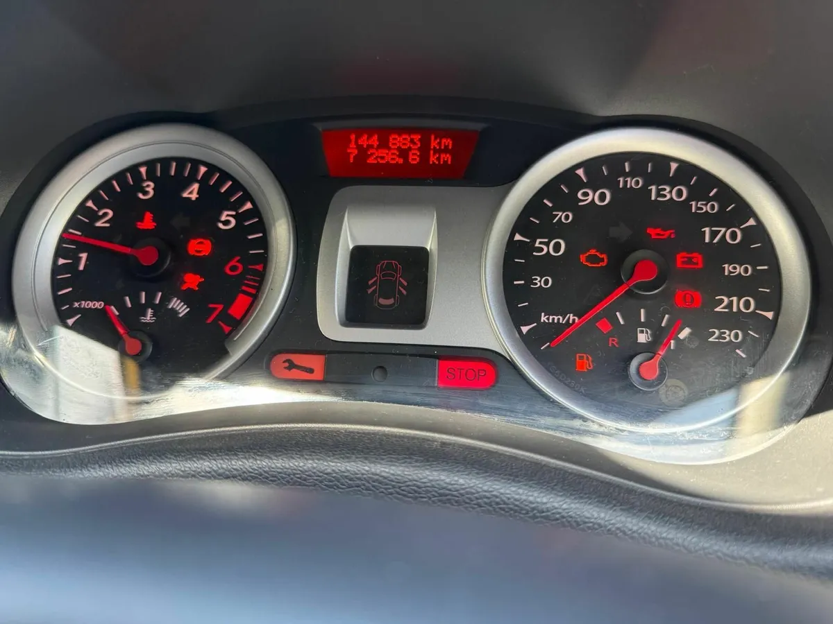 Renault Clio 2011 - Image 2