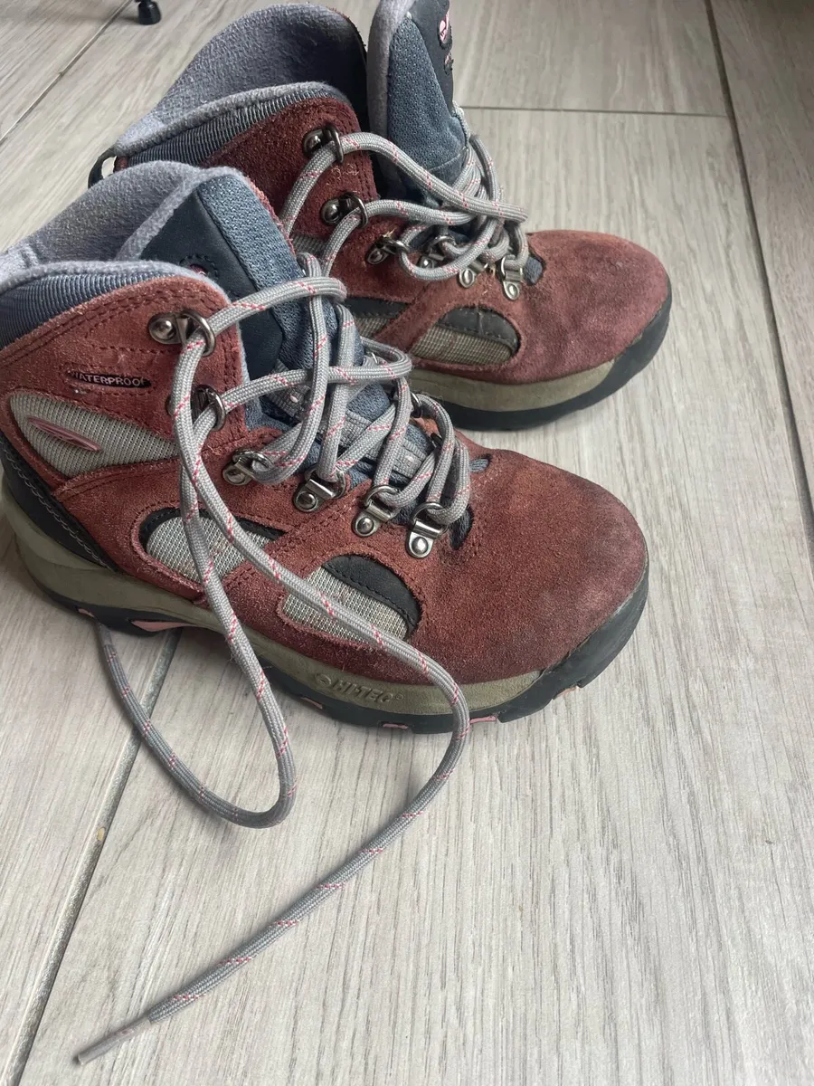Kids hiking boots - Image 1