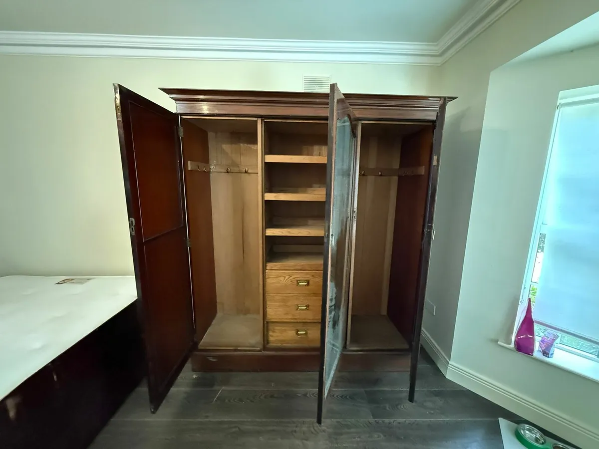 Wardrobe - Image 4