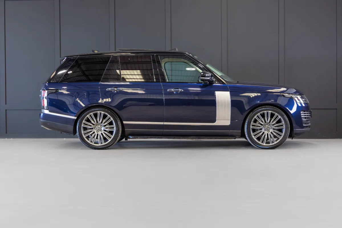 212 Range Rover Vogue Autobiography P400e - Image 2