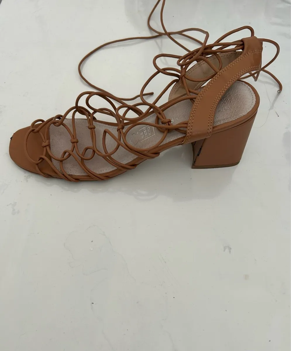 6 Pairs of women’s shos - Image 4