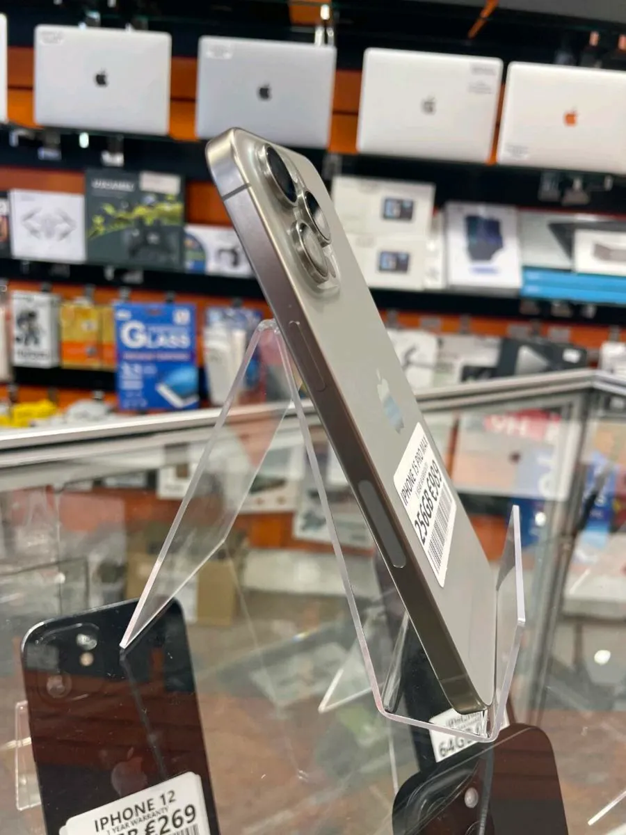 IPHONE 15 PRO MAX 256GB,1 YEAR WARRANTY  UNLOCKED - Image 3