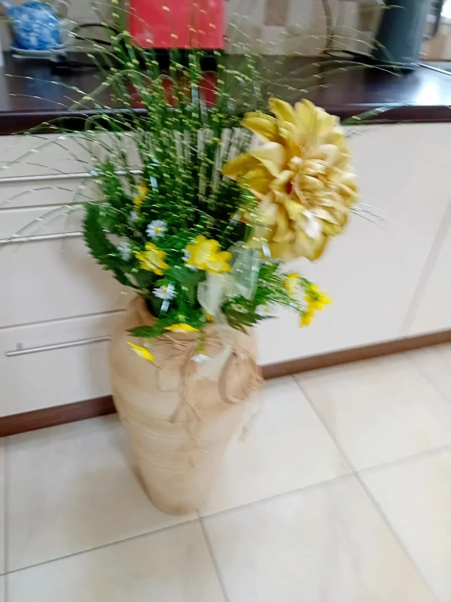 ARTIFICIAL FLOWERS IN LARGE CERAMIC POT