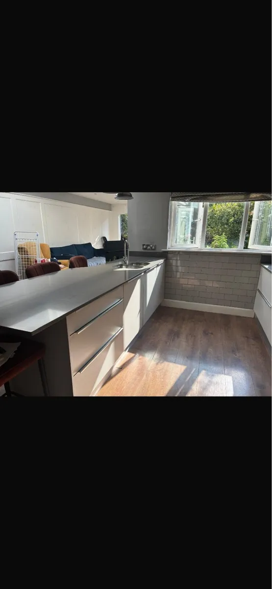 A full Kitchen Unit - Image 2