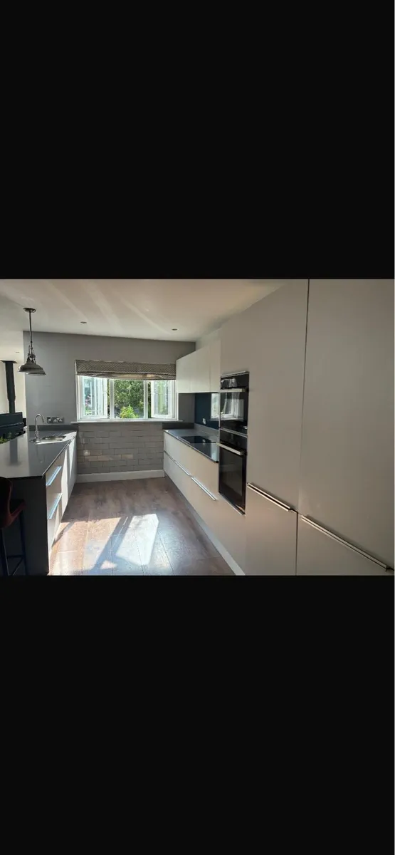 A full Kitchen Unit - Image 3