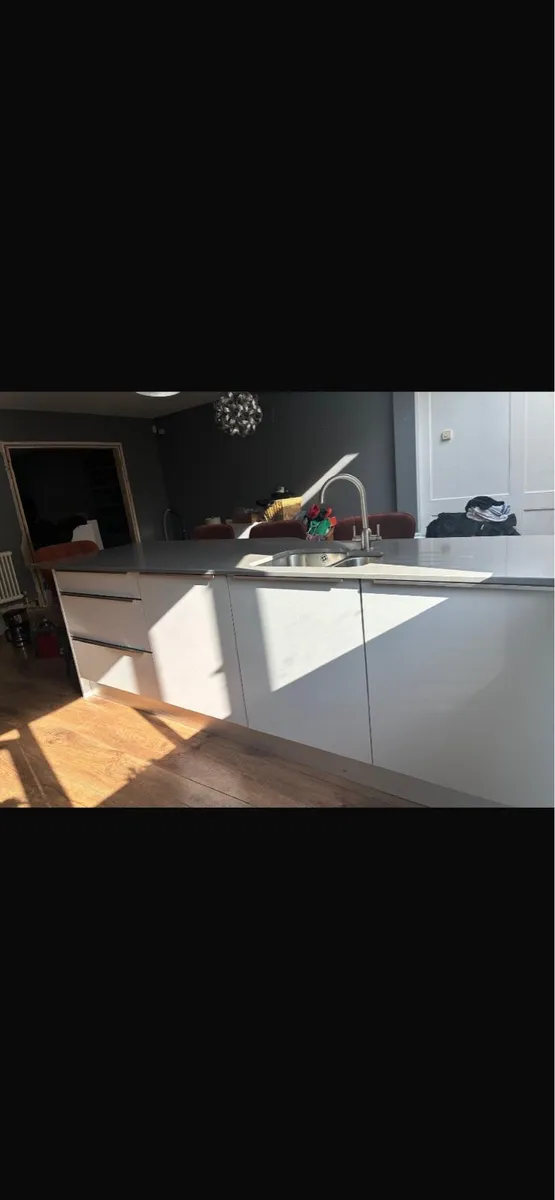A full Kitchen Unit - Image 4