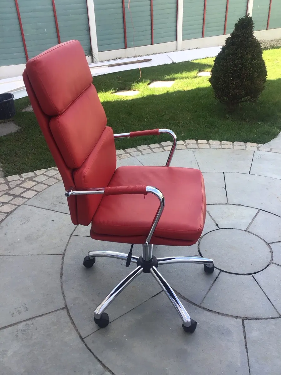 Computer/gaming chair - Image 1