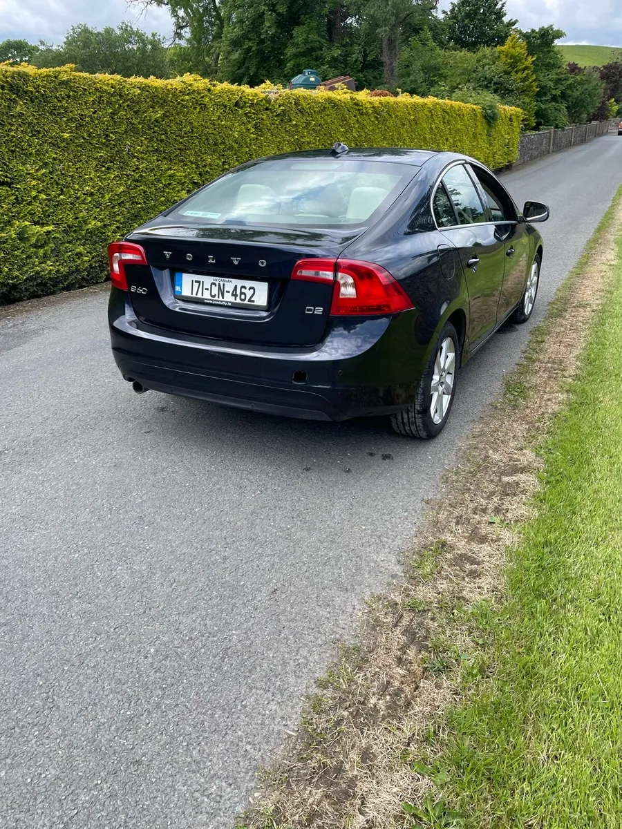 2017 Volvo s60 - Image 3
