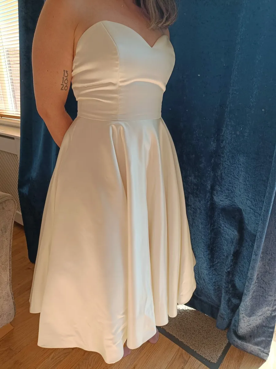 Wedding dress - Image 2