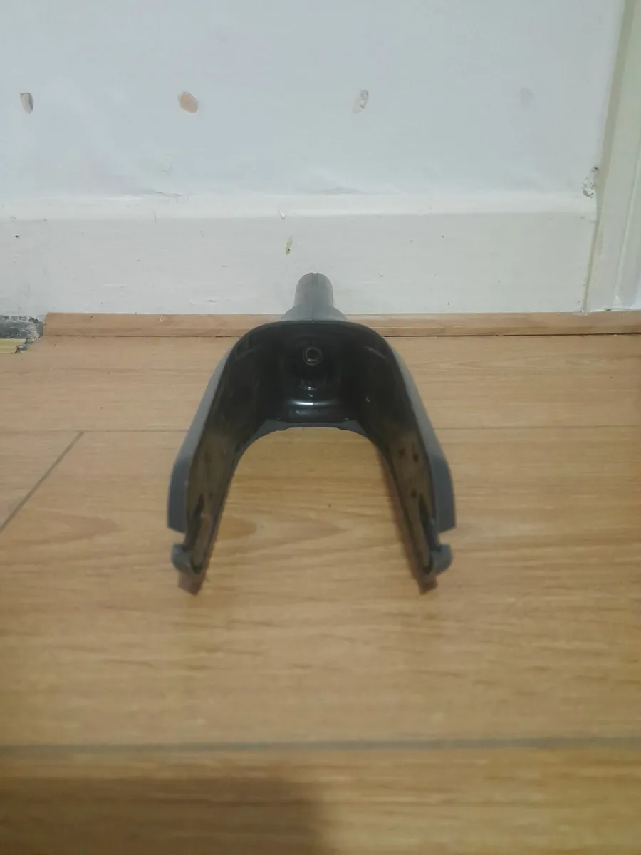 Scooter front fork - Image 1
