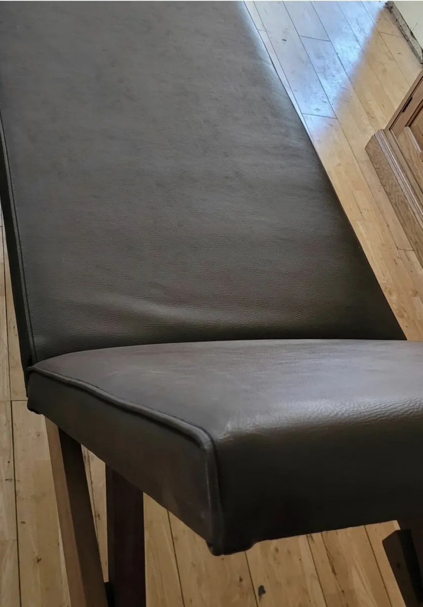 Consultants Bench - Image 2