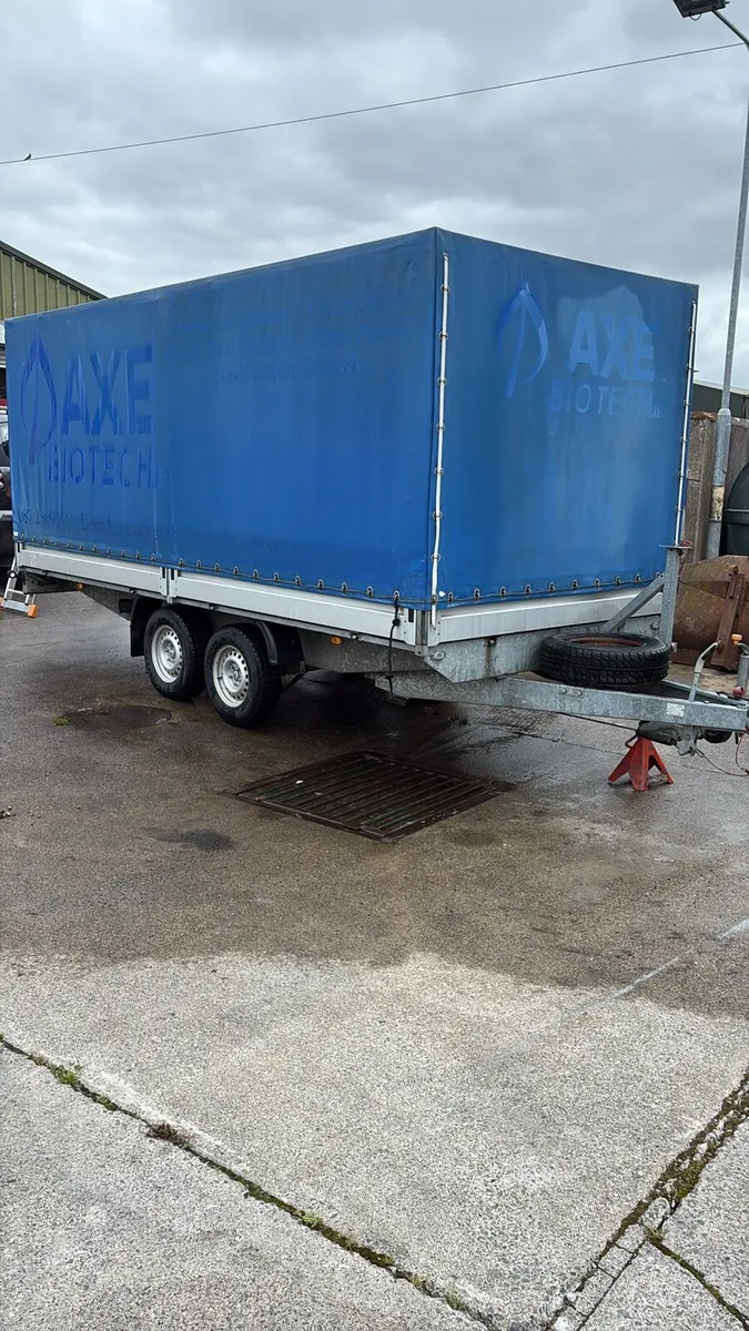 Trailer - Image 1