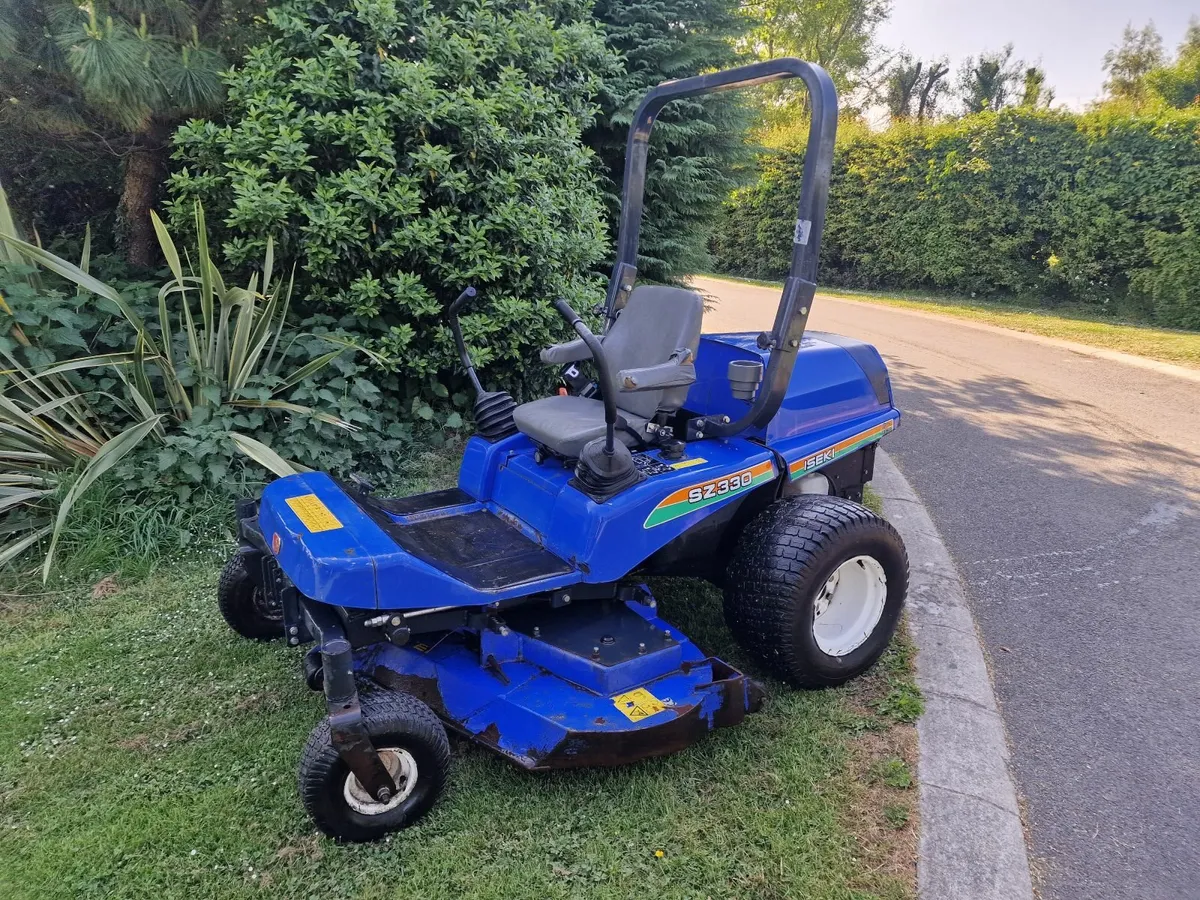 Iseki zero turn ride on mower lawnmower 800 hrs - Image 2