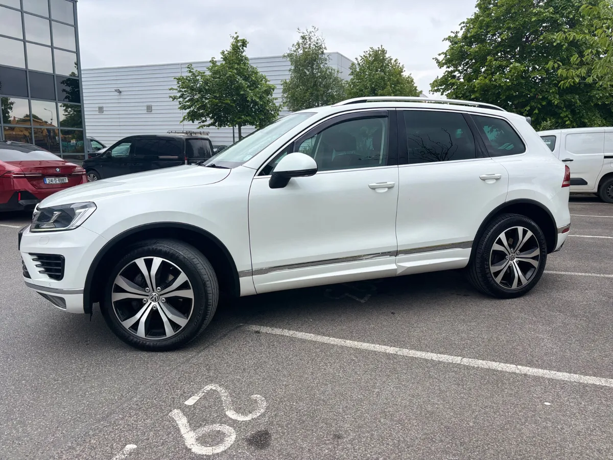 171!Volkswagen Touareg 3.0 TDi R Design ~ 4Motion - Image 2