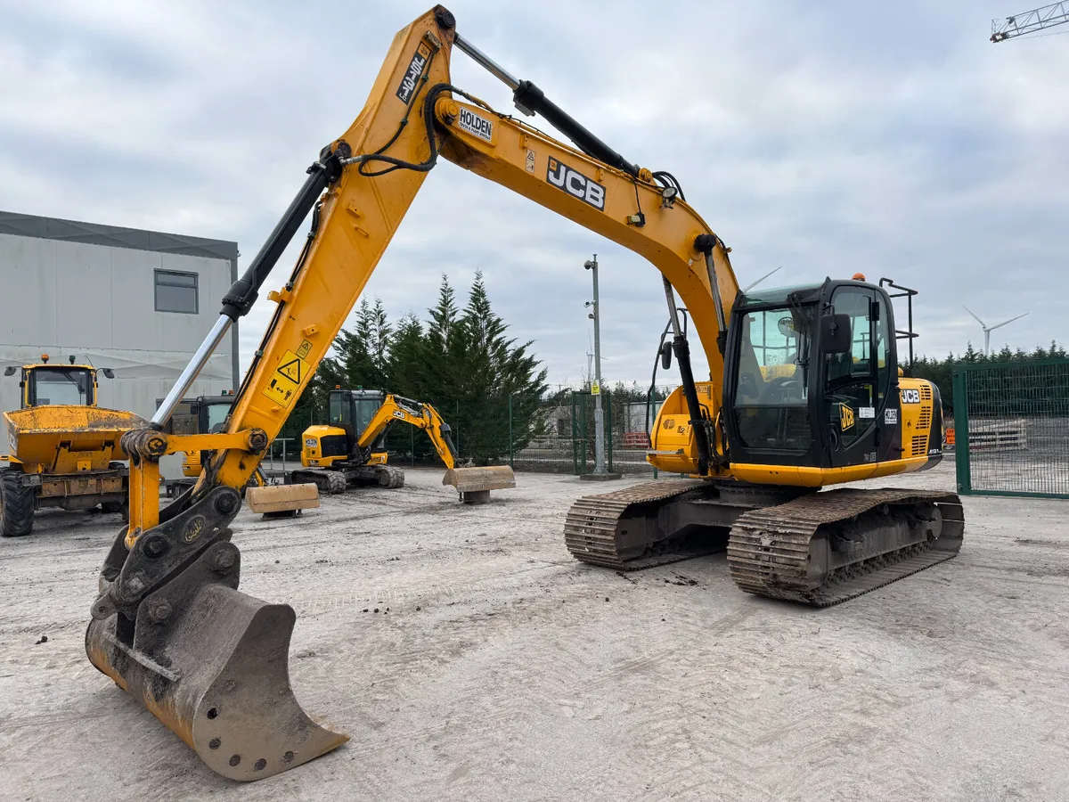 UNRESERVED 2017 JCB JS131 EXCAVATOR FOR AUCTION - Image 1