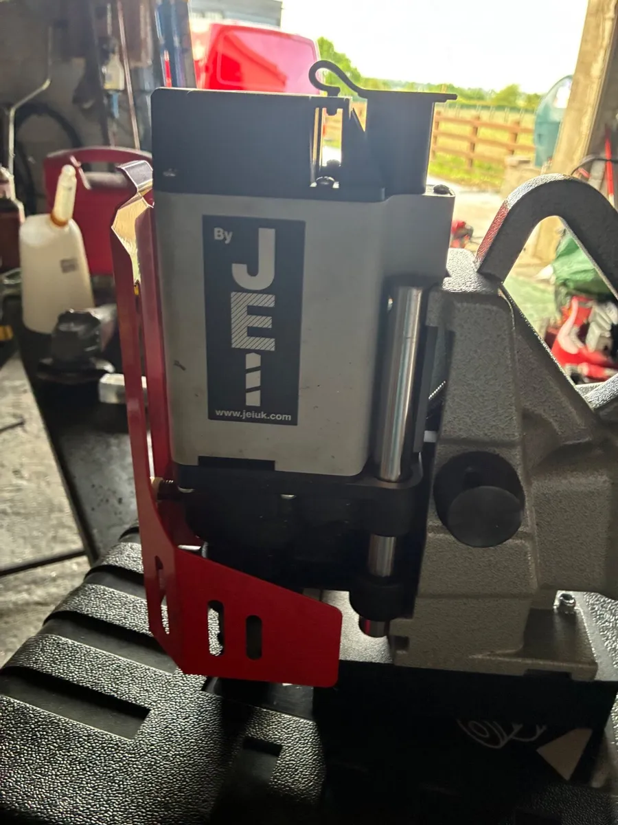 Magnetic drill - Image 1