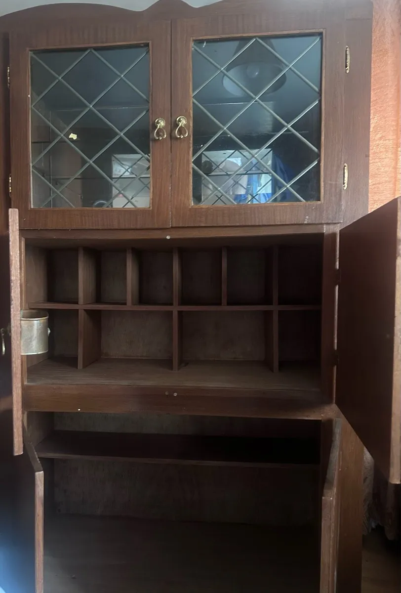 Cabinet - Image 1