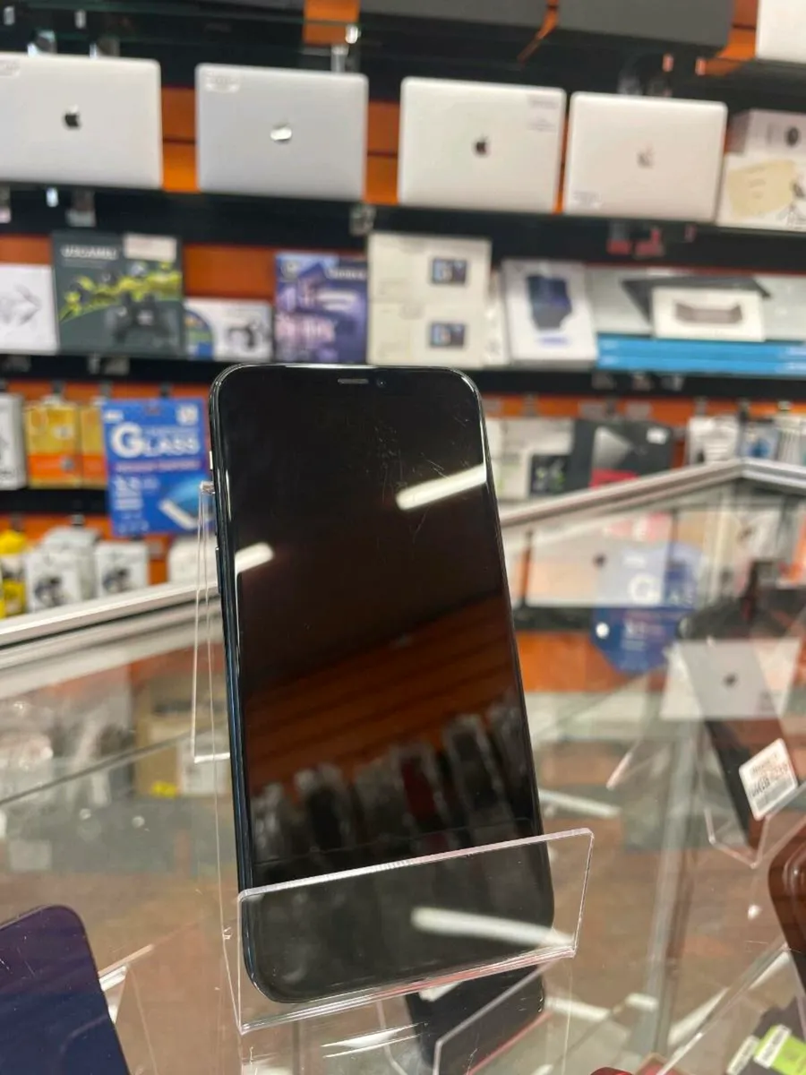 IPHONE 11 PRO 256GB, 1 YEAR WARRANTY,  UNLOCKED - Image 4