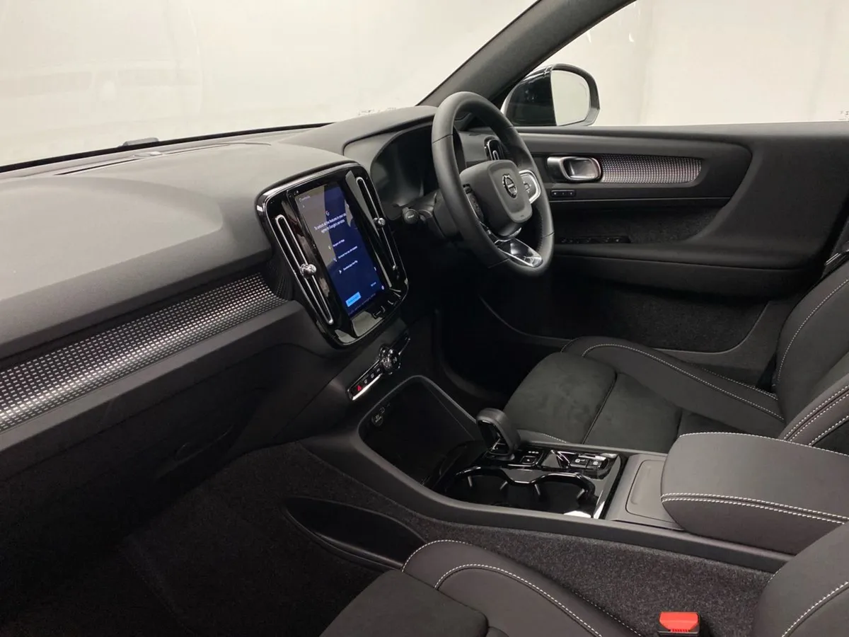 Volvo XC40 Petrol Mild Hybrid - Image 3