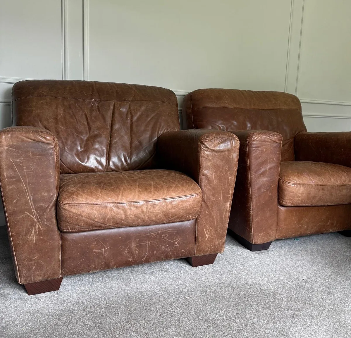 2.5 Seater Leather Couch and Two Single Armchairs - Image 2