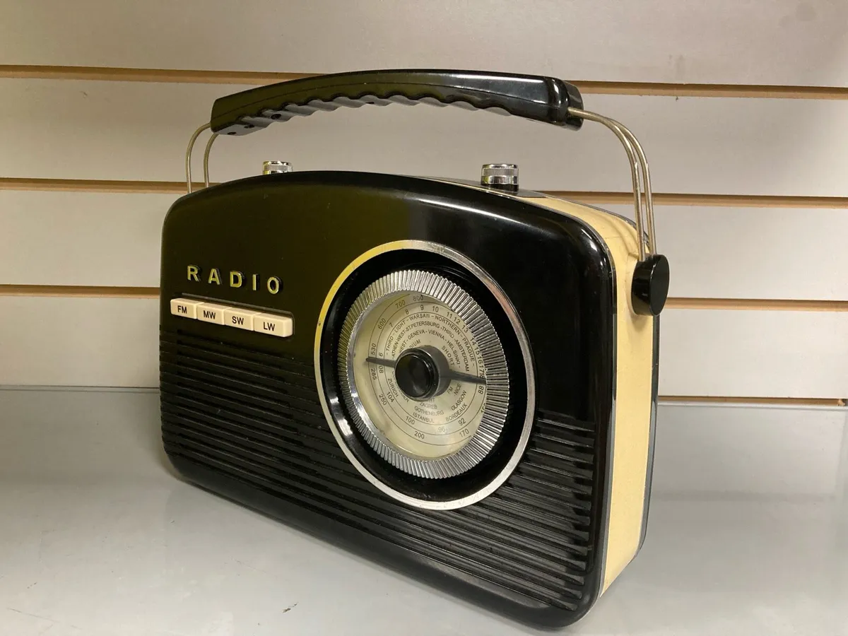 Akai Radio - Image 1