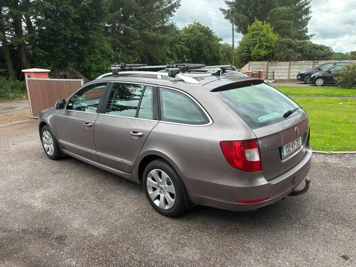 Skoda Superb 2013 - Image 2