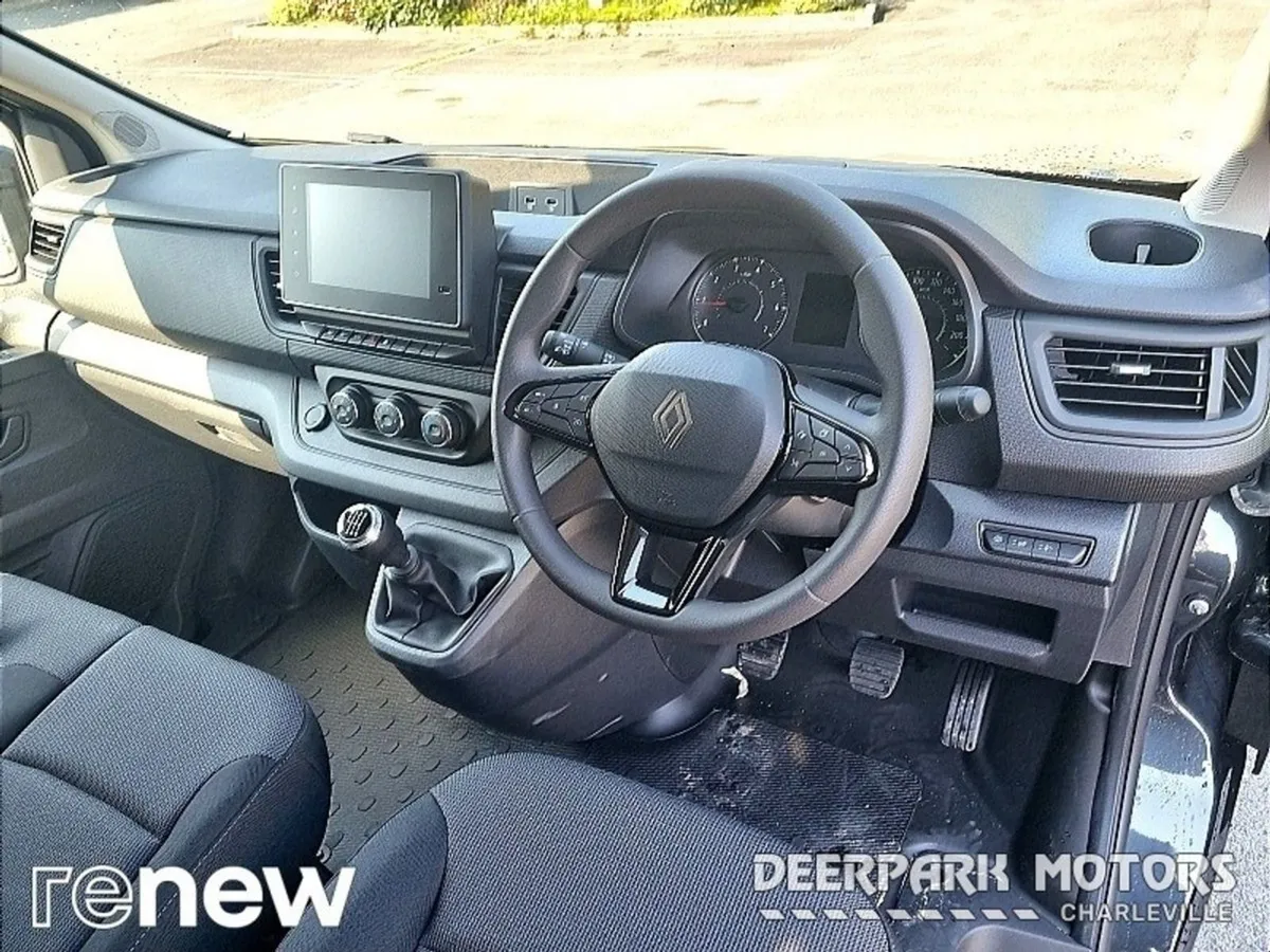 Renault Trafic LWB 130bhp Advance - Image 4