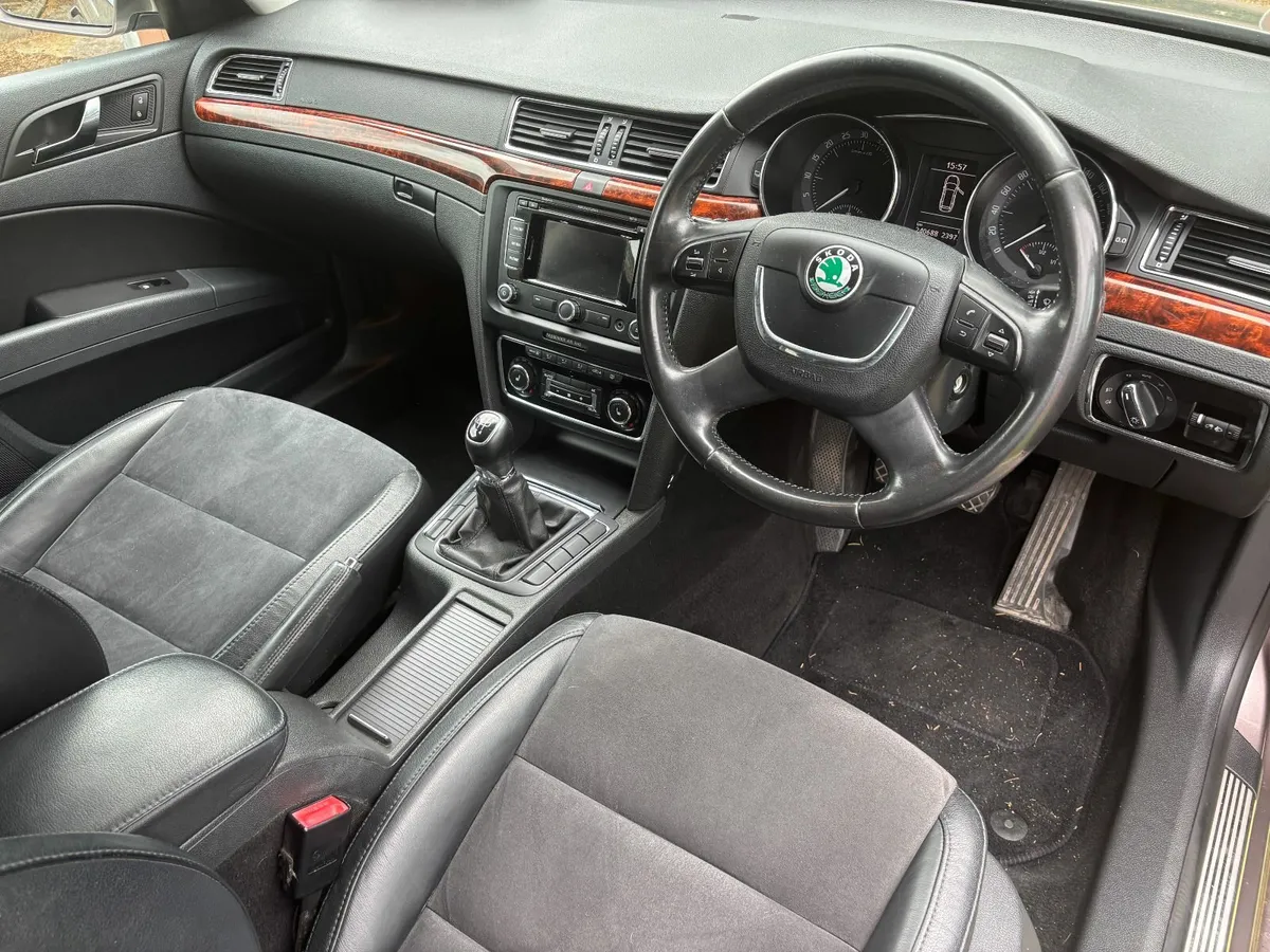 Skoda Superb 2013 - Image 3