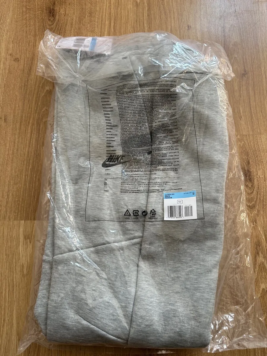 Nike tech fleece bottoms - Image 4