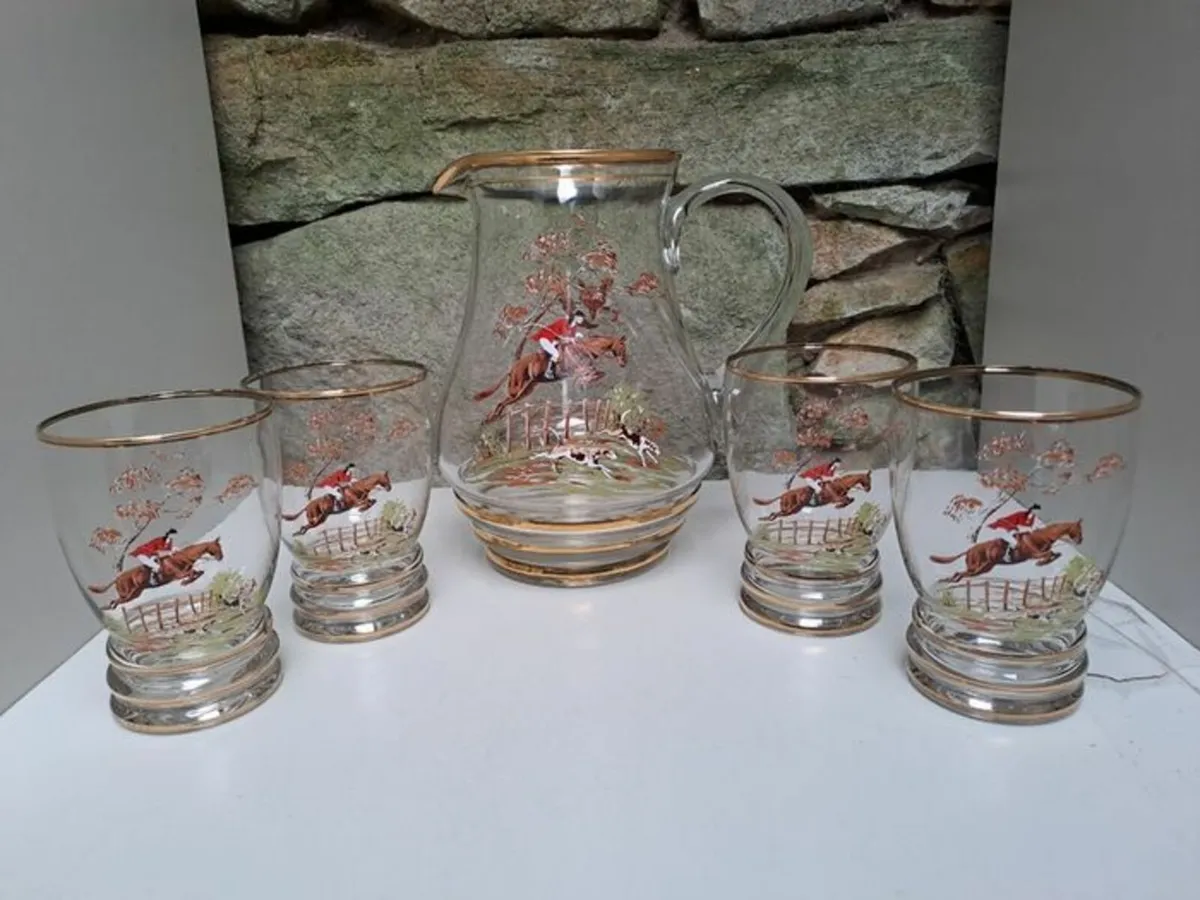 Vintage glasses and jug hunting scene - Image 1