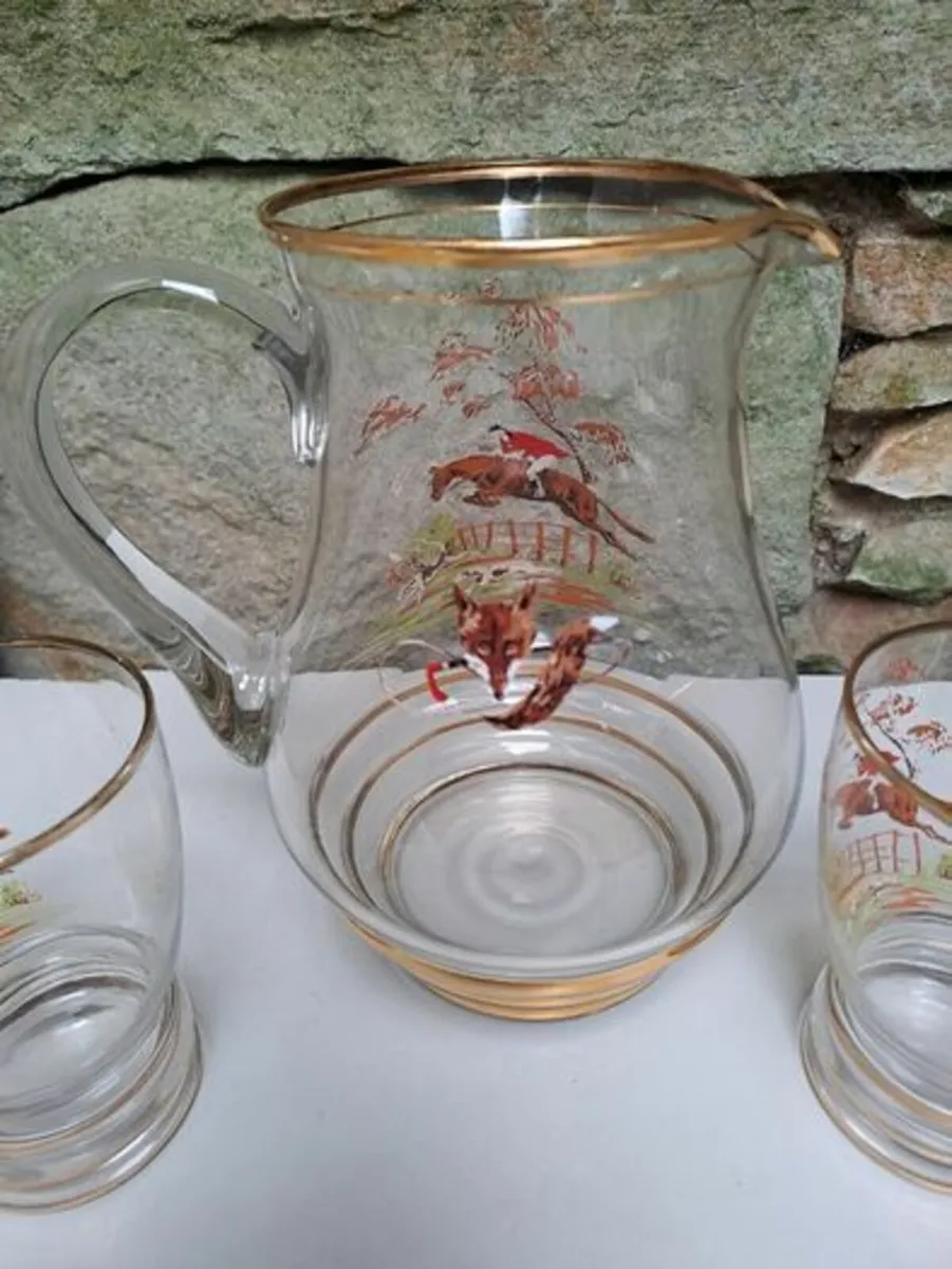 Vintage glasses and jug hunting scene - Image 2