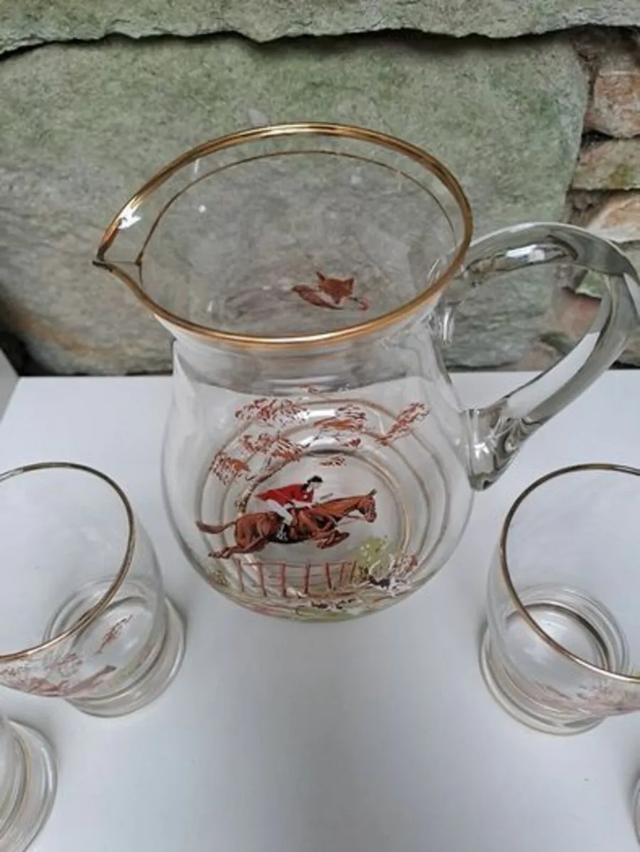 Vintage glasses and jug hunting scene - Image 3