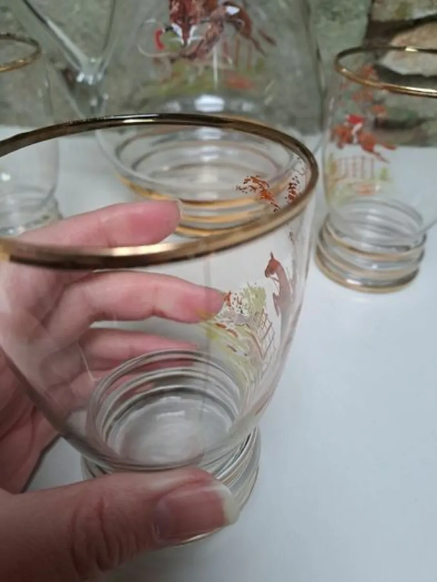 Vintage glasses and jug hunting scene - Image 4