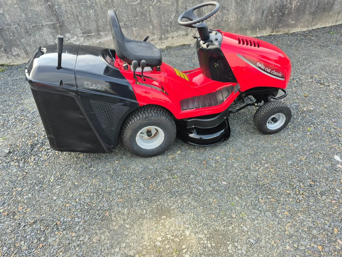 Castlegarden Ride on lawnmower - Image 1