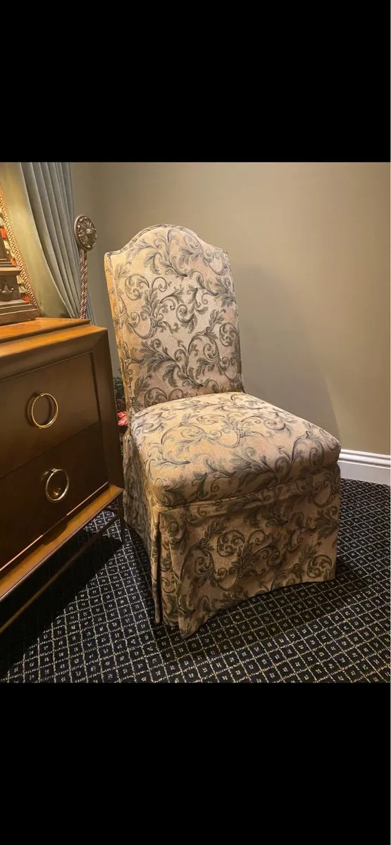 3no Ocassional Chairs