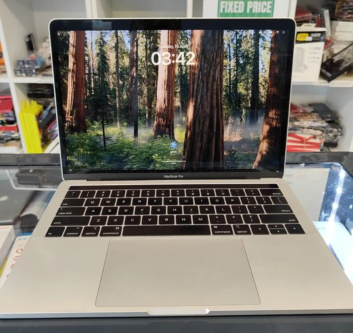 Apple MacBook Pro 13" A1989 (2018) - i7 2.7GHz (i7-8559U)- 16GB RAM - 500GB SSD - Sequoia 15.4 - Battery: 263 cycle - Image 1