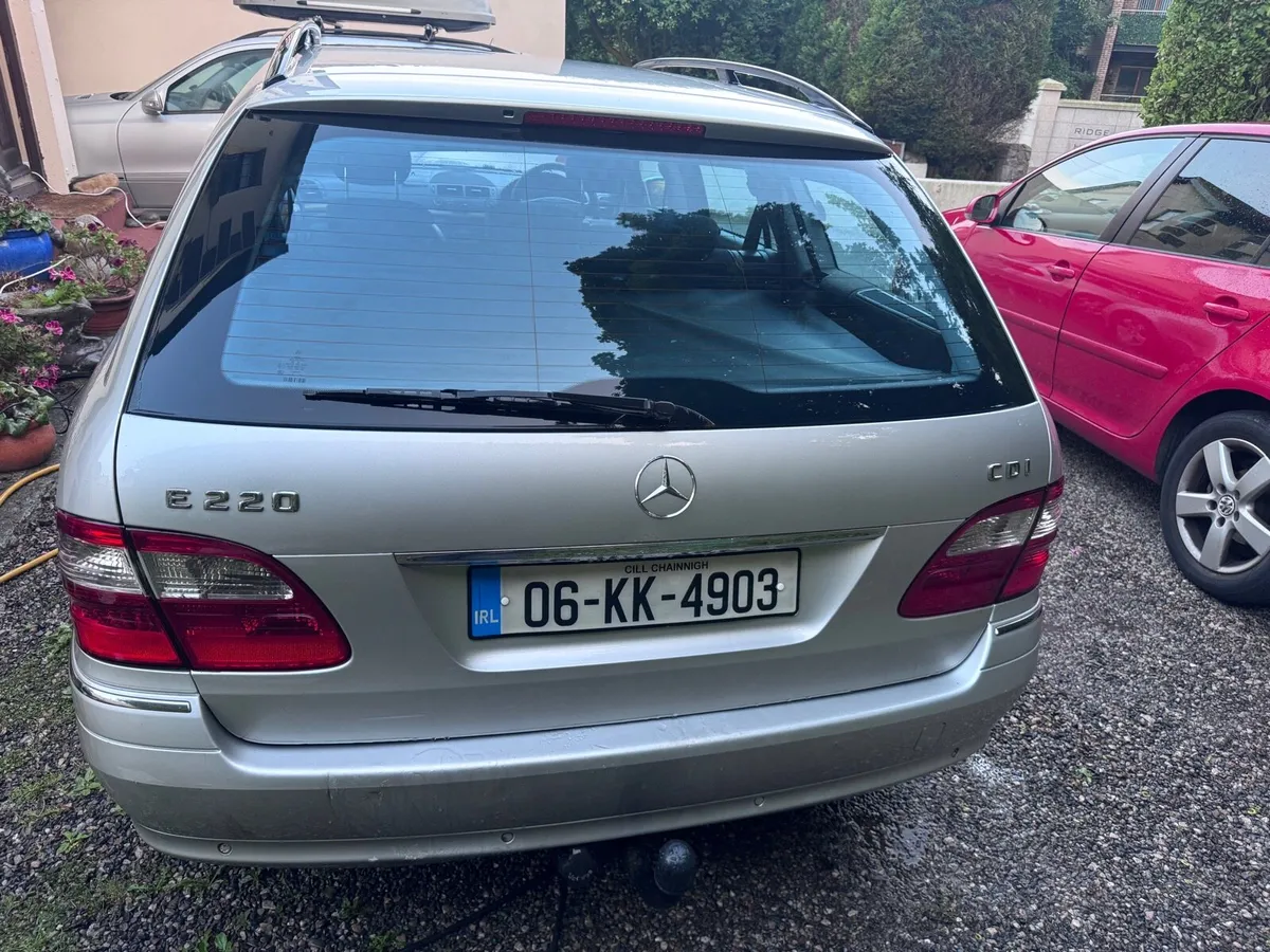 7 seater Mercedes Benz - Image 3