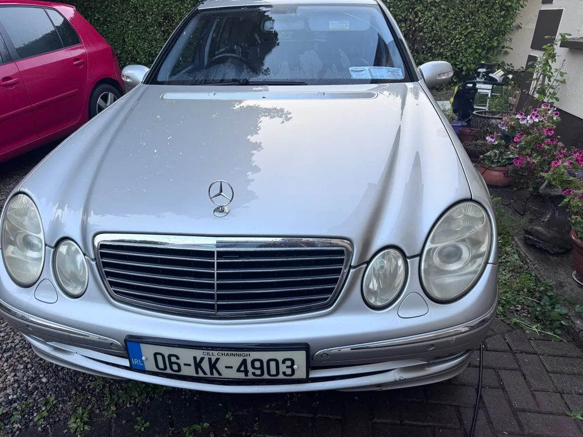 7 seater Mercedes Benz - Image 4