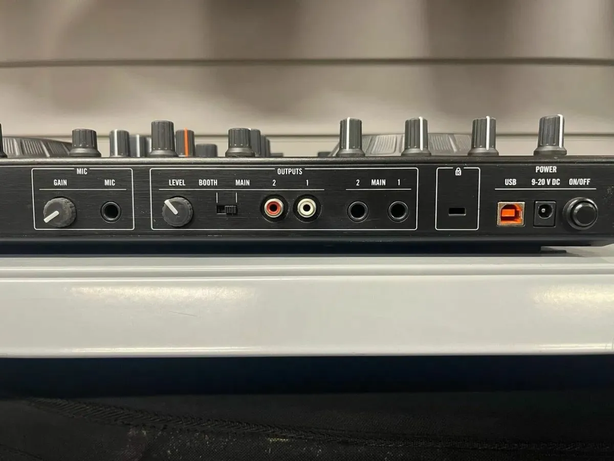 Traktor Kontrol S2 - Image 1