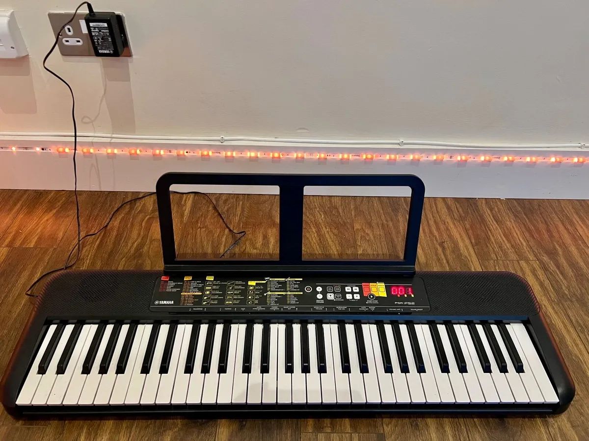 Yamaha PSR-F52 Digital Keyboard - Image 2