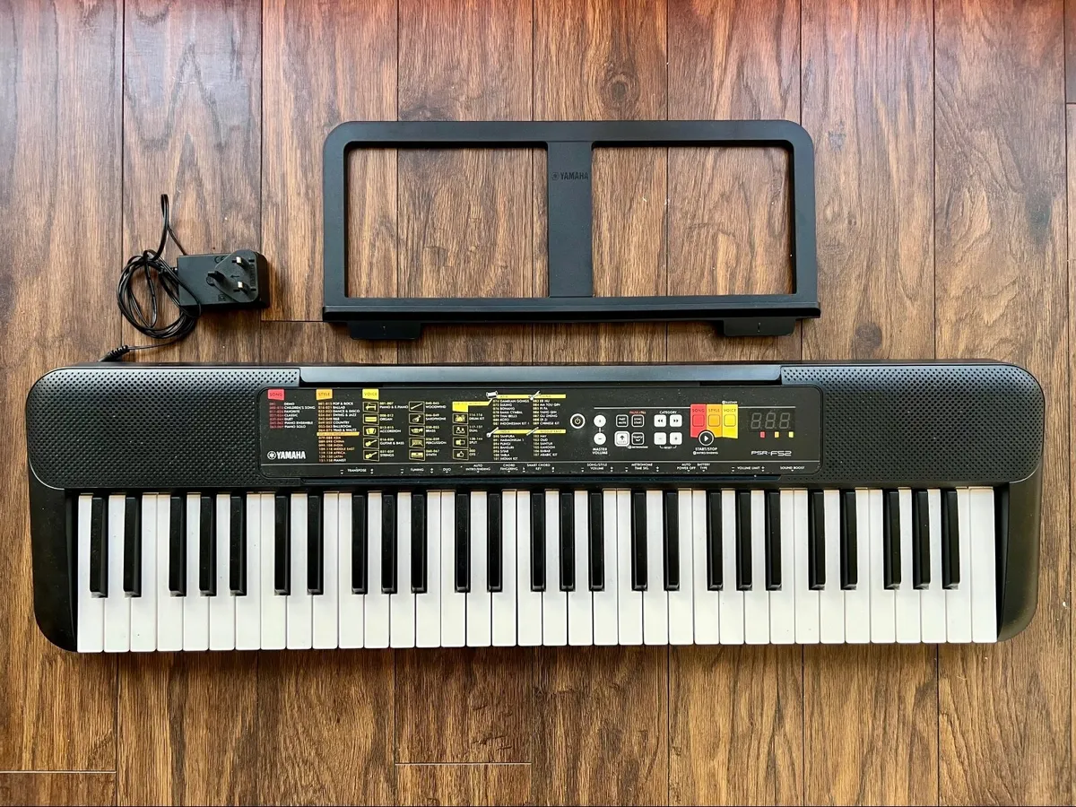Yamaha PSR-F52 Digital Keyboard - Image 1