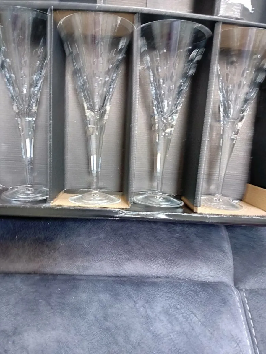 HAND CUT LEAD CRYSTAL  WINE GLASSES NEW BOXED - Image 2
