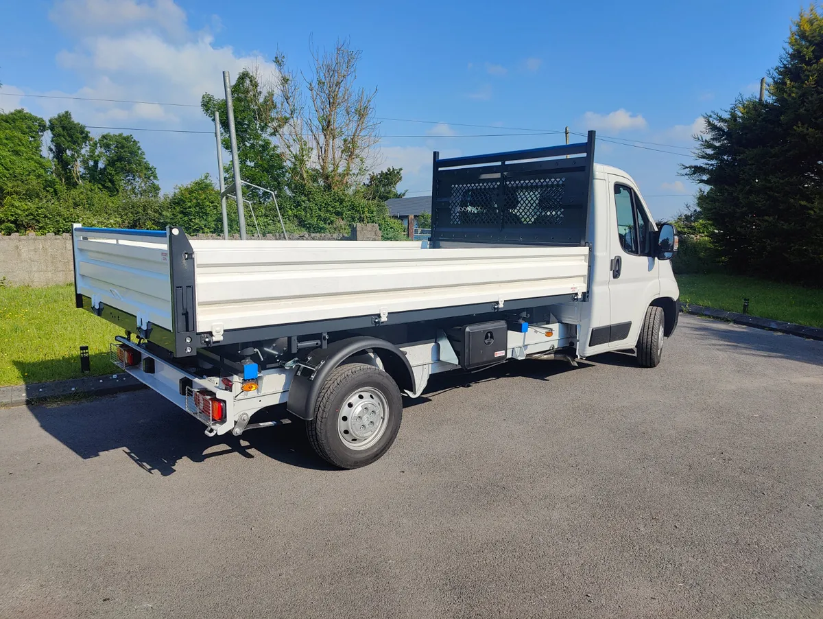 2025 CITROËN RELAY 3 WAY TIPPER - Image 4