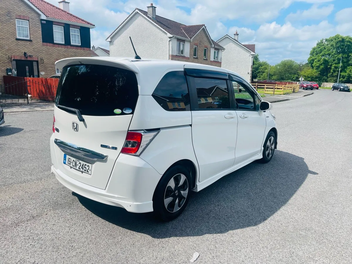 Car - Image 3