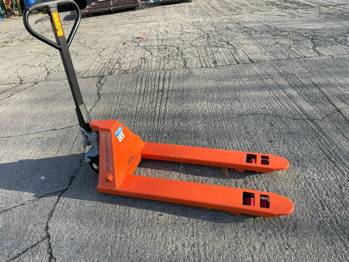 HEAVY-DUTY HYDRAULIC HAND PALLET TRUCK - Image 4