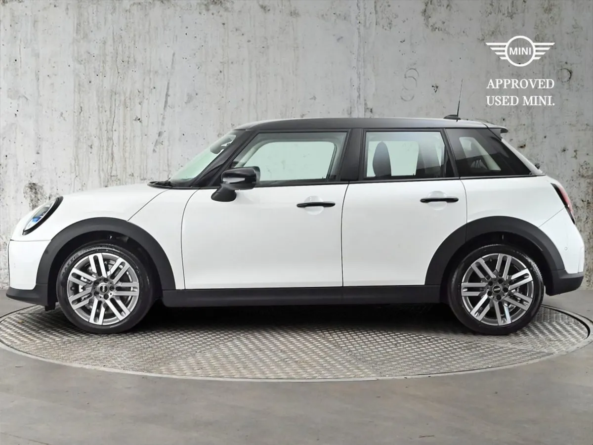 MINI HATCH Cooper C 5 Door - Image 3